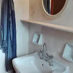 Angela شقة Razáta